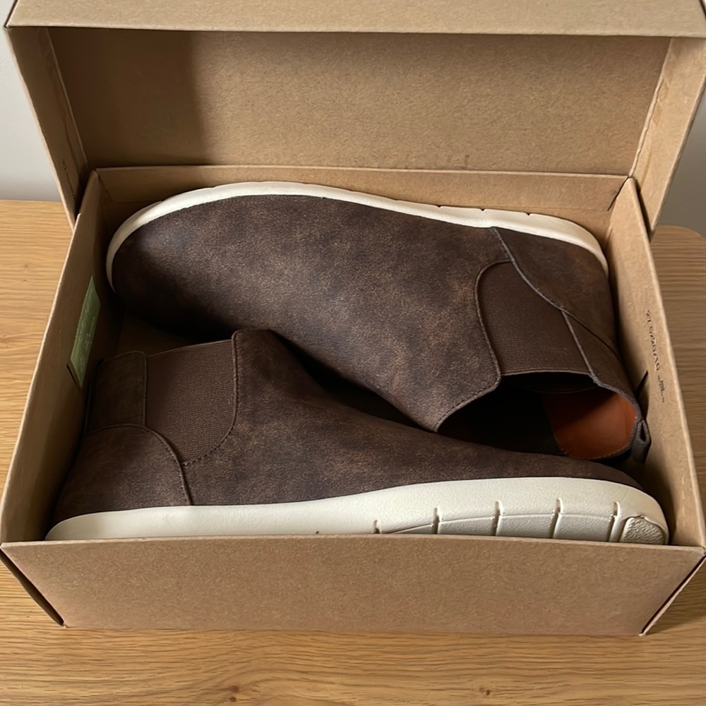 NEW LUCKY CHELSEA BOOTS SZ 7